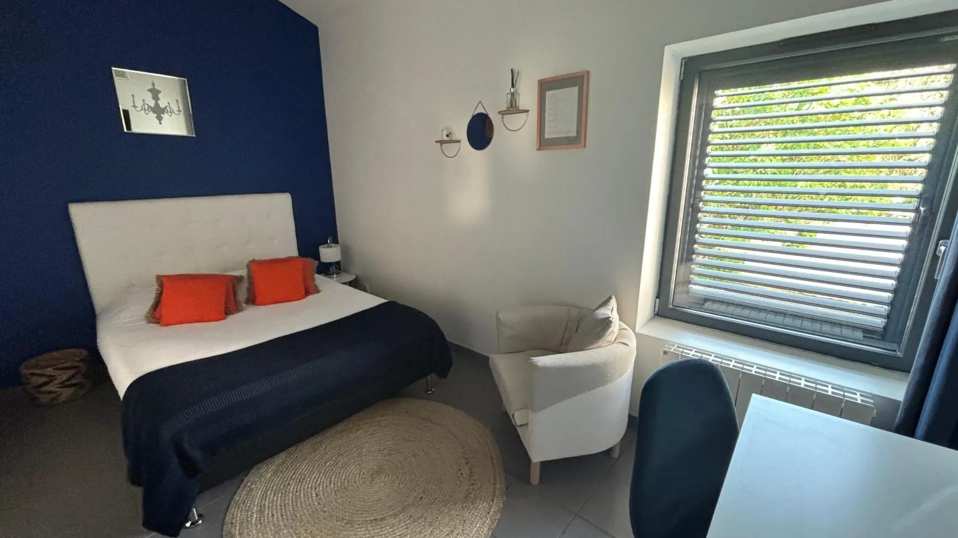 Demeure & Dépendance Bed and Breakfast Tassin-la-Demi-Lune Bed & Breakfast